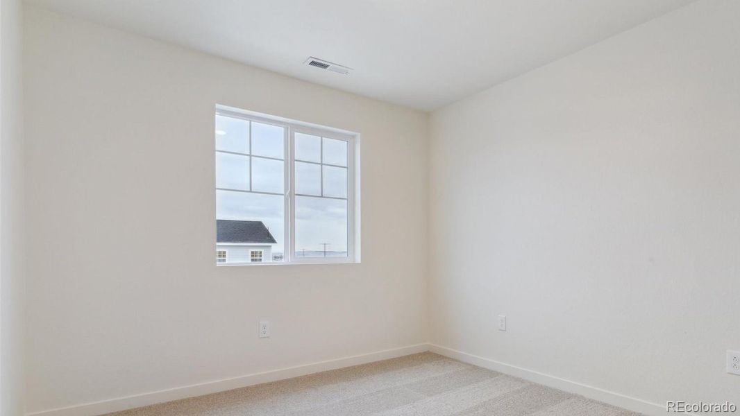 Spacious, unfurnished interior of a new home in Silver Peaks, Lochbuie (Image 15).
