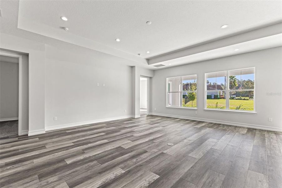 Spacious, unfurnished interior of a new home in Southern Hills Plantation, Brooksville (Image 34).
