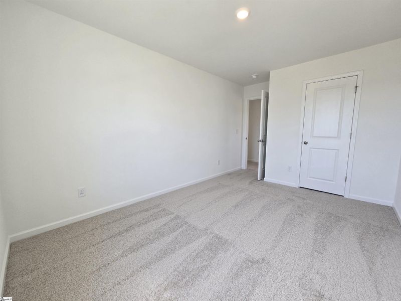 Spacious, unfurnished interior of a new home in Shiloh Trail, Wellford (Image 35).
