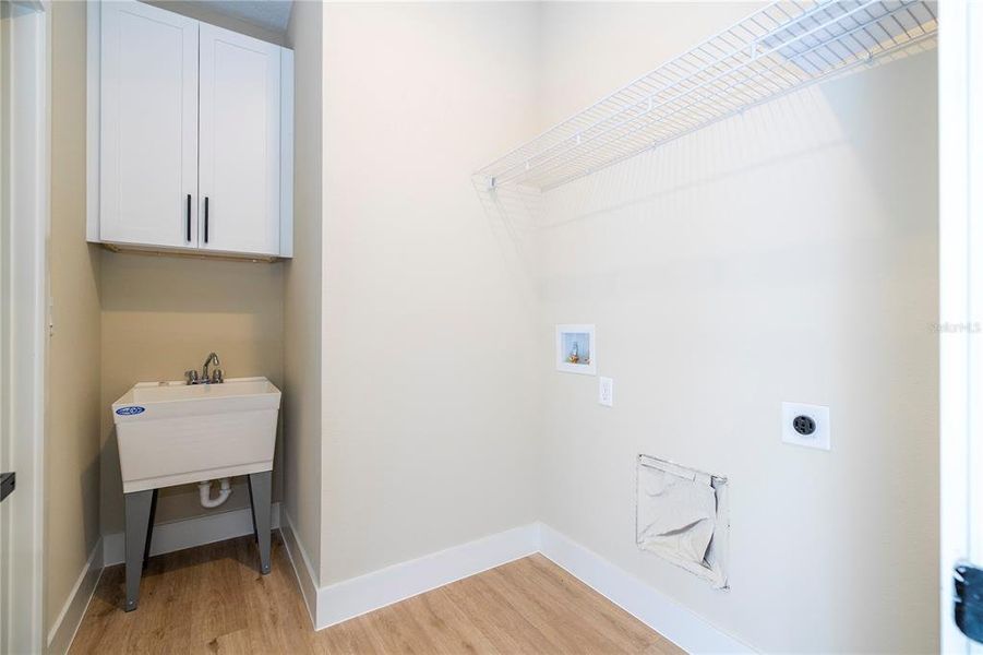 Spacious, unfurnished interior of a new home in , Orlando (Image 22).