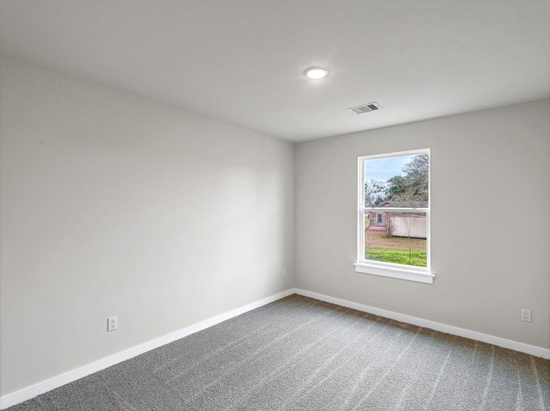 Spacious, unfurnished interior of a new home in , Hempstead (Image 27).