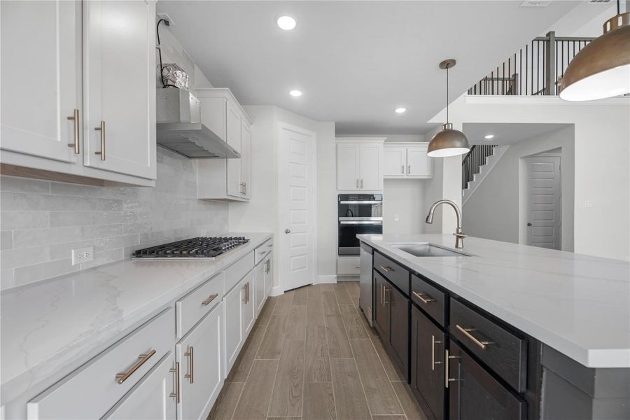 Representative image. Features, selections and colors may vary. Representative image. Features, selections and colors may vary.