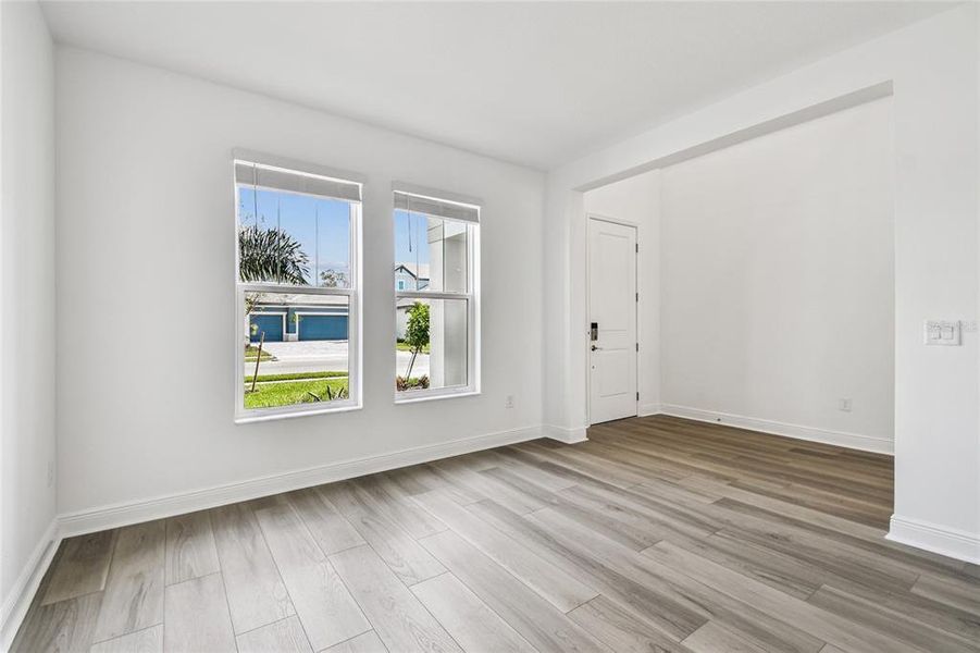 Spacious, unfurnished interior of a new home in Hawkstone, Sarasota (Image 29).