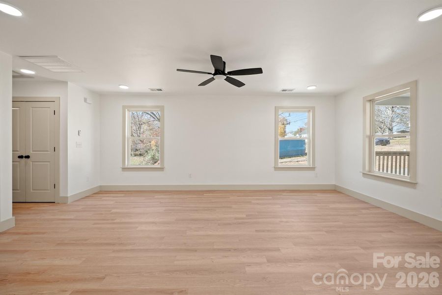 Spacious, unfurnished interior of a new home in , Newton (Image 12).