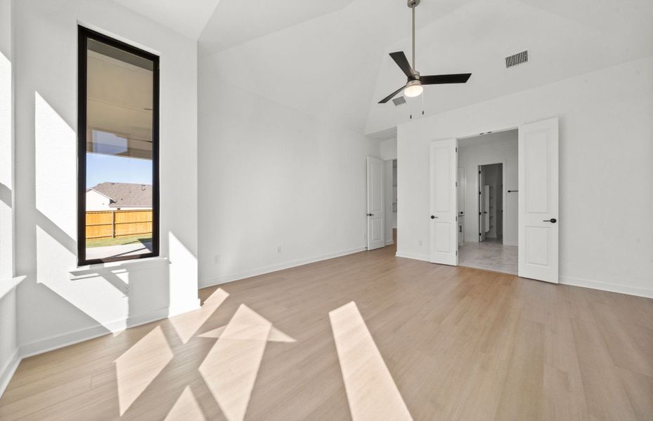 Spacious, unfurnished interior of a new home in 6 Creeks, Kyle (Image 35).