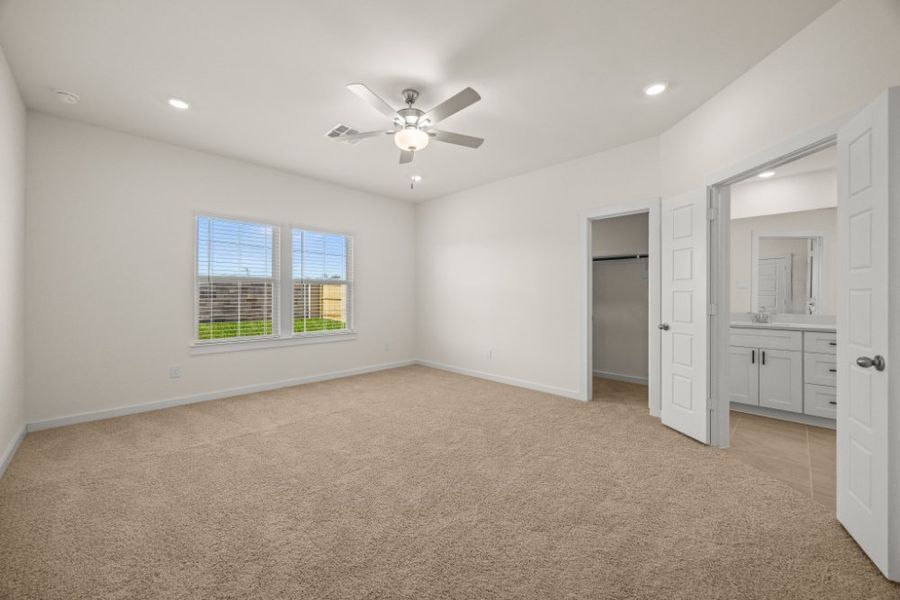 Spacious, unfurnished interior of a new home in Ashland, Houston (Image 25).