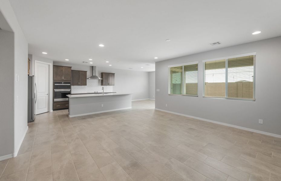 Spacious, unfurnished interior of a new home in El Rancho Santa Rosa, Maricopa (Image 17).