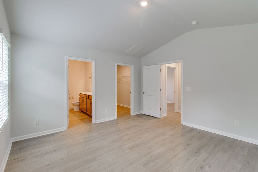 Spacious, unfurnished interior of a new home in Bluefield, Lexington (Image 22). Spacious, unfurnished interior of a new home in Bluefield, Lexington (Image 22).
