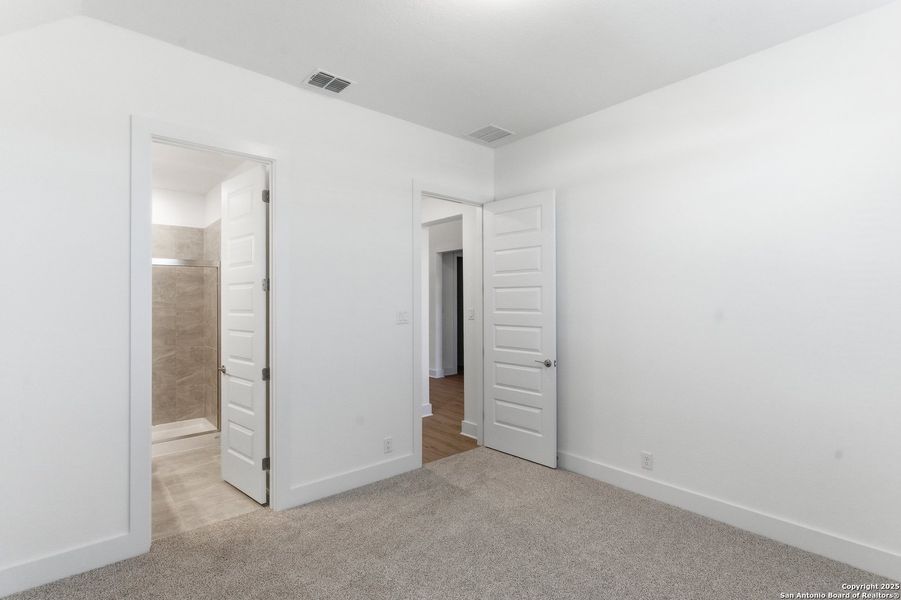 Spacious, unfurnished interior of a new home in Mesa Western, Cibolo (Image 26).