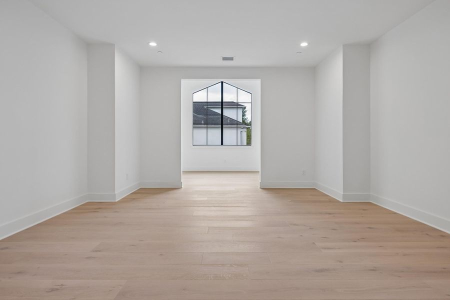 Spacious, unfurnished interior of a new home in , Houston (Image 20). Spacious, unfurnished interior of a new home in , Houston (Image 20).