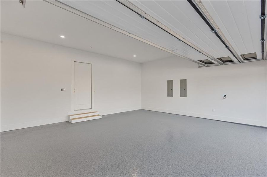 Spacious, unfurnished interior of a new home in , Duluth (Image 11).