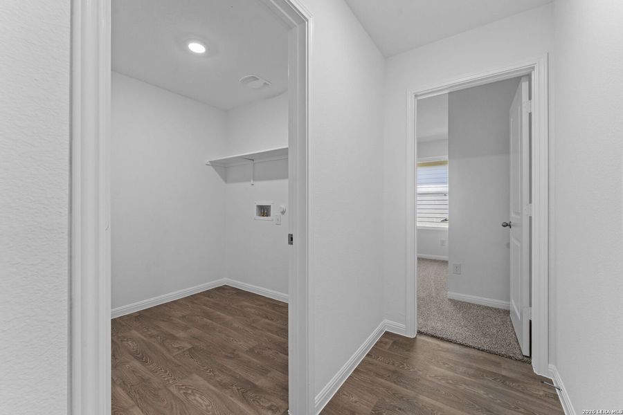 Spacious, unfurnished interior of a new home in Paramount, Kyle (Image 11).