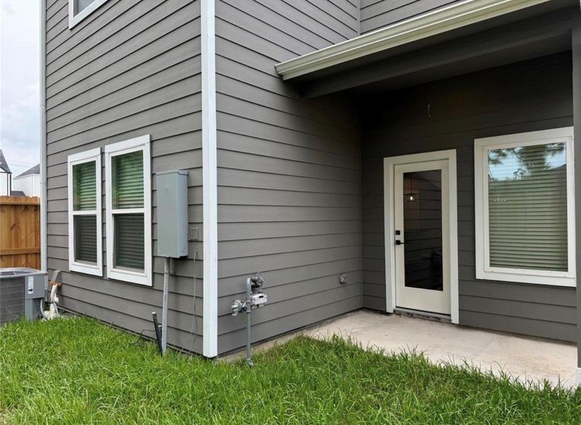 Exterior details and patio area of a home in 420 Benbrook, Houston (Image 4). Exterior details and patio area of a home in 420 Benbrook, Houston (Image 4).