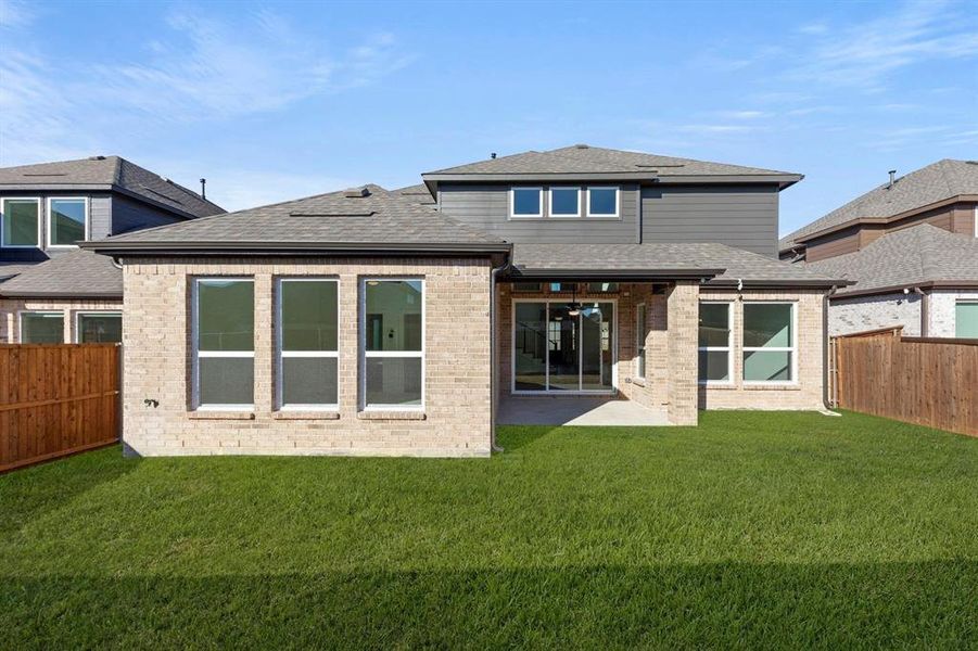 Exterior details and patio area of a home in Edgewood Creek, Celina (Image 4).