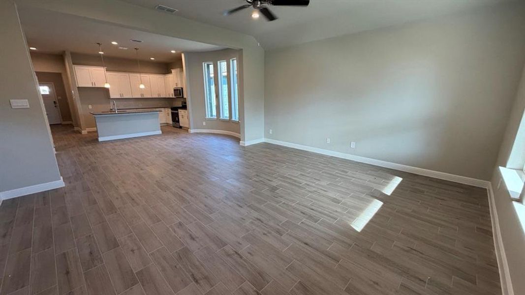 Spacious, unfurnished interior of a new home in Rock Creek Ranch, Fort Worth (Image 16).