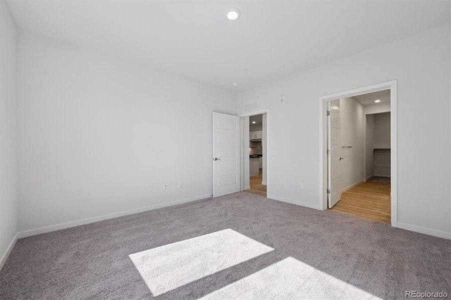 Spacious, unfurnished interior of a new home in Condo Collection at Grand Vue at Interlocken, Broomfield (Image 9).