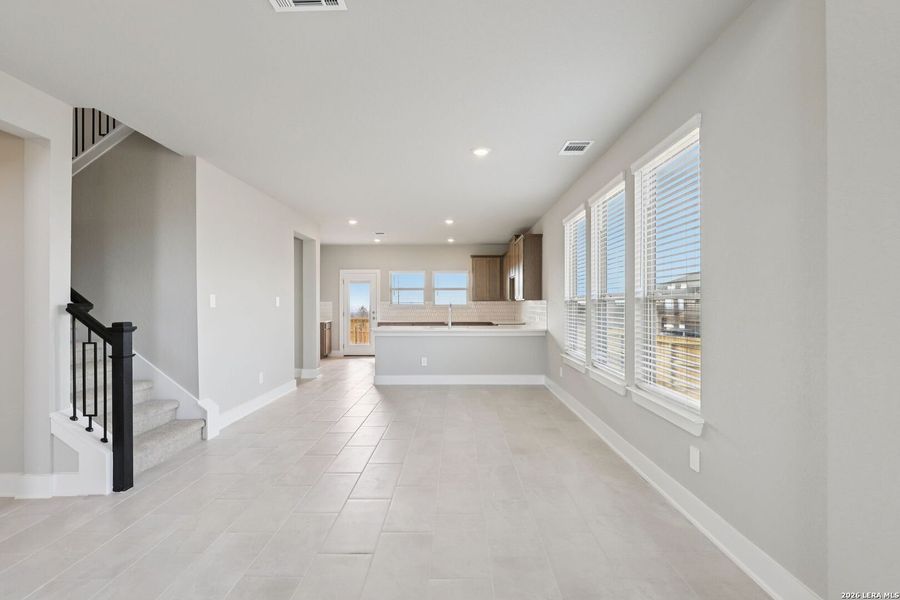Spacious, unfurnished interior of a new home in Lark Canyon, New Braunfels (Image 20).