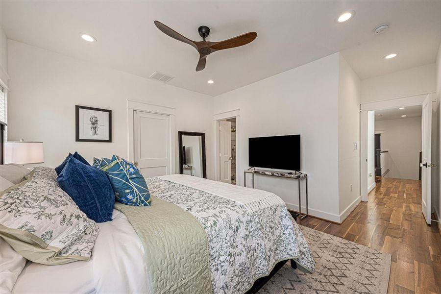 Furnished interior view inside a new home in , Galveston (Image 38).