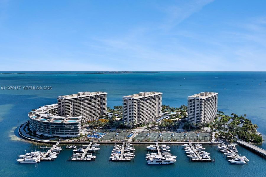 Condo located in Miami, FL showcasing its design and architecture (Image 20).