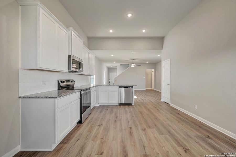 Spacious, unfurnished interior of a new home in Park Place, New Braunfels (Image 18).