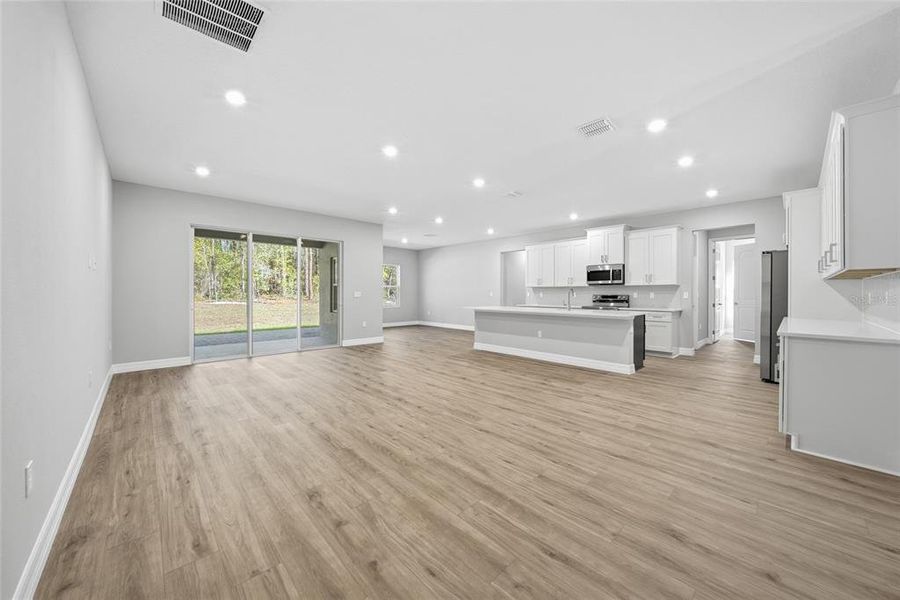 Spacious, unfurnished interior of a new home in , Hernando (Image 17).