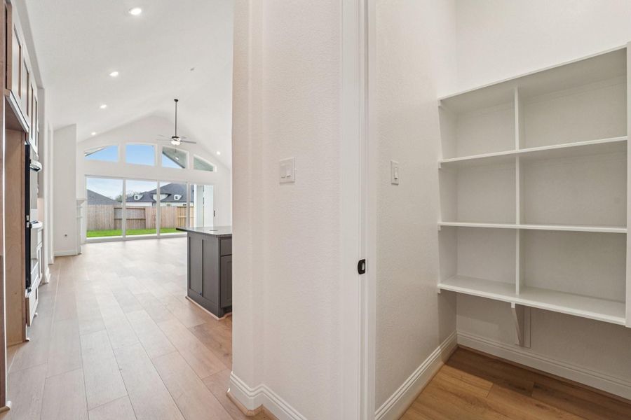 Spacious, unfurnished interior of a new home in Sienna 65', Missouri City (Image 30).