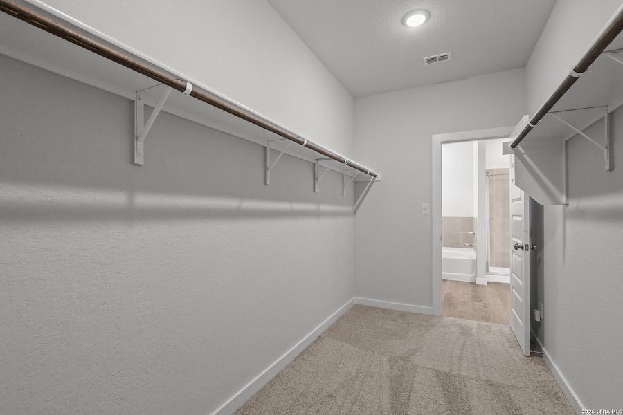 Spacious, unfurnished interior of a new home in Hiddenbrooke, Seguin (Image 30).