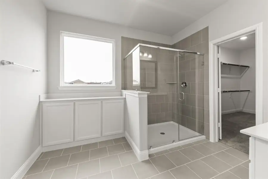 Representative furnished interior of a home built from the Fairmont by Pacesetter Homes in Sutton Fields, Celina (Image 10).