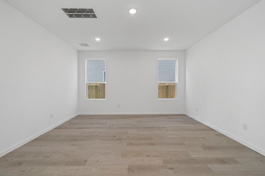 Spacious, unfurnished interior of a new home in Stokesbury, Waller (Image 15).