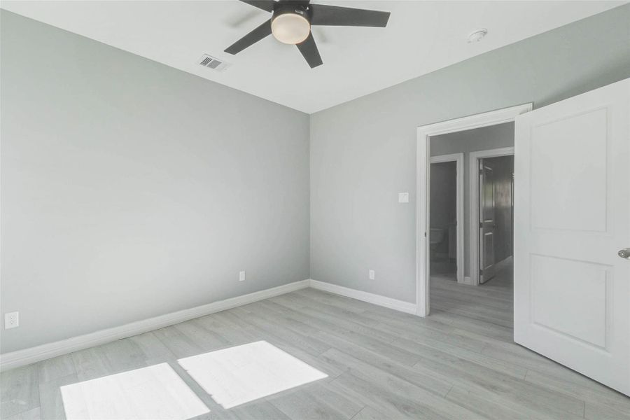 Spacious, unfurnished interior of a new home in , Houston (Image 26).