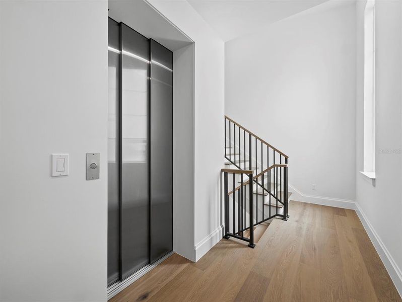 Spacious, unfurnished interior of a new home in , Sarasota (Image 63).