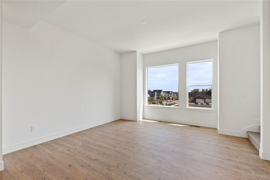 Spacious, unfurnished interior of a new home in Dillon Pointe - Skyview, Broomfield (Image 12).