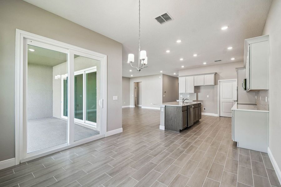Spacious, unfurnished interior of a new home in Pinecone Reserve, Brooksville (Image 53).