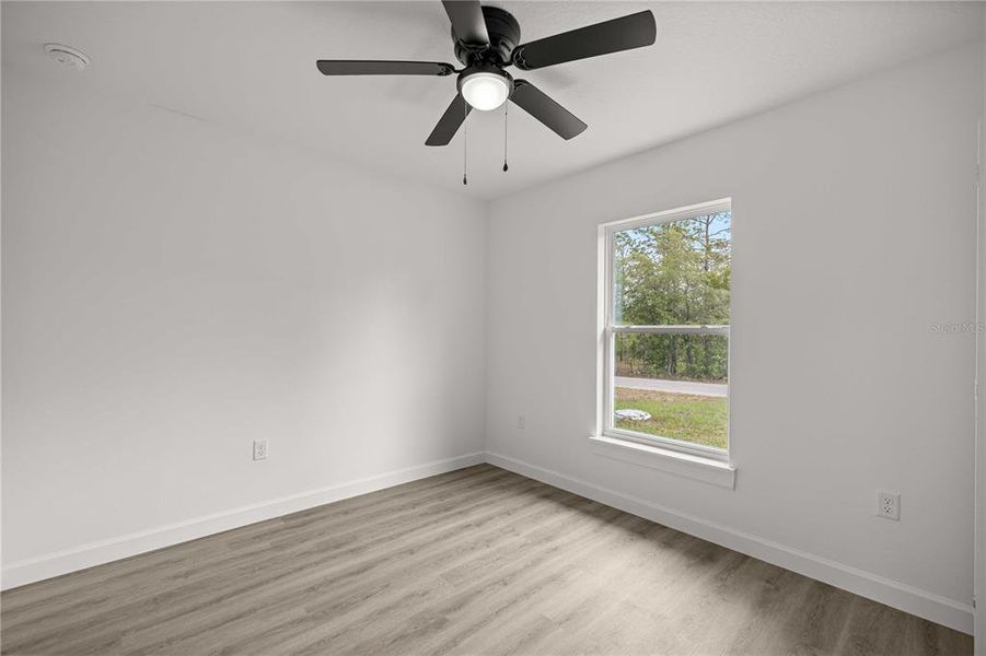 Spacious, unfurnished interior of a new home in , Dunnellon (Image 9).