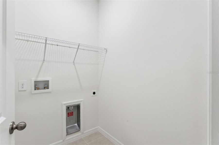Spacious, unfurnished interior of a new home in Eden Crest, Apopka (Image 17).