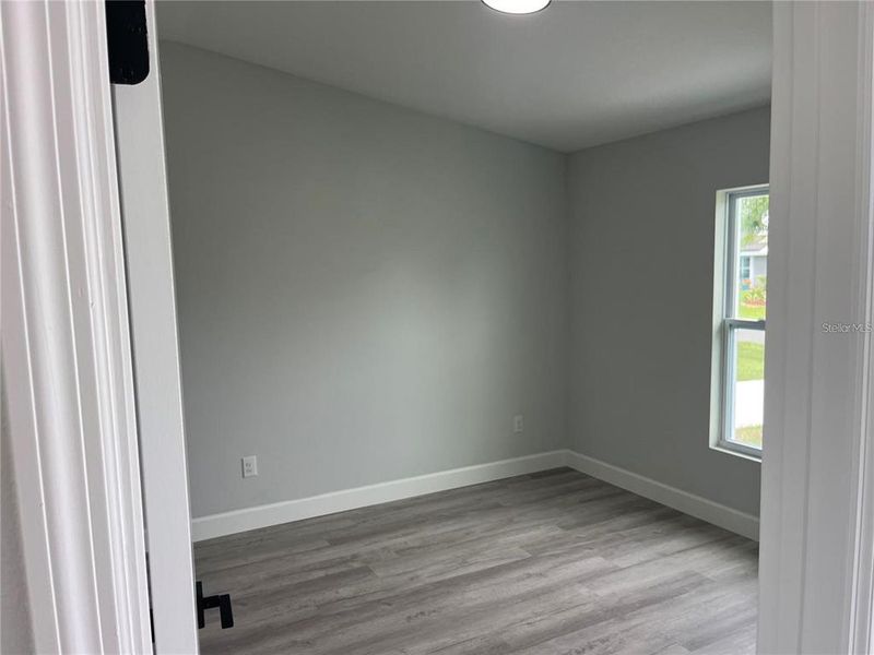 Spacious, unfurnished interior of a new home in , Sebring (Image 4).