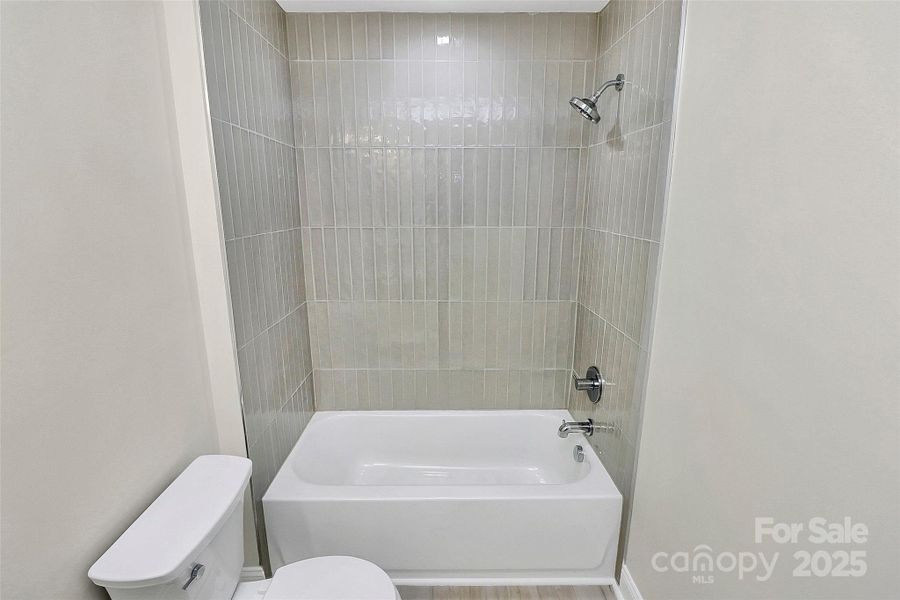 Shared/Guest Full Bathroom