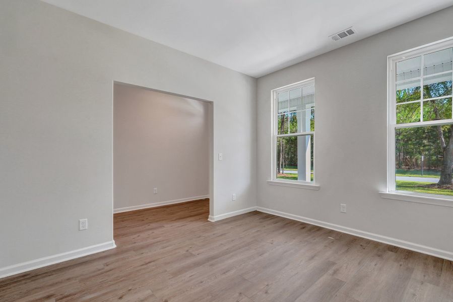 Spacious, unfurnished interior of a new home in Settlers Hammock, Kingsland (Image 16).