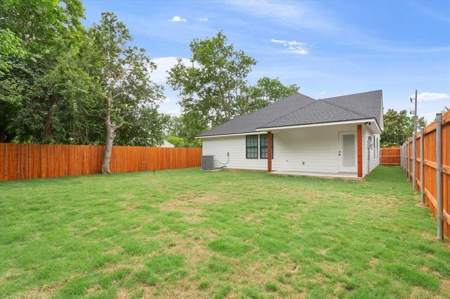 Exterior details and patio area of a home in , Waco (Image 19).