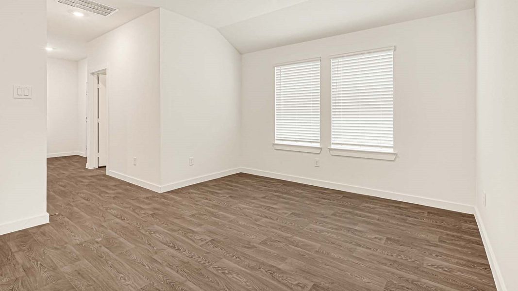 Spacious, unfurnished interior of a new home in Holly Ridge, Rosenberg (Image 16).