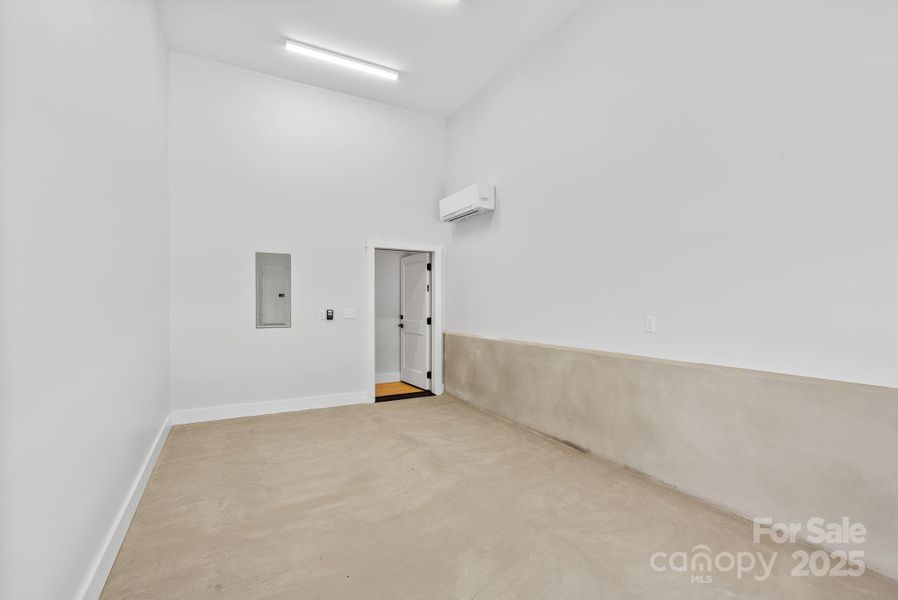 Spacious, unfurnished interior of a new home in , Weaverville (Image 36).