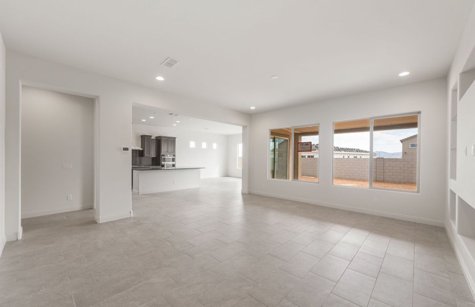 Spacious, unfurnished interior of a new home in Artisan at Asante, Surprise (Image 25).