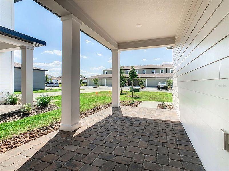 Exterior details and patio area of a home in , Winter Garden (Image 28).