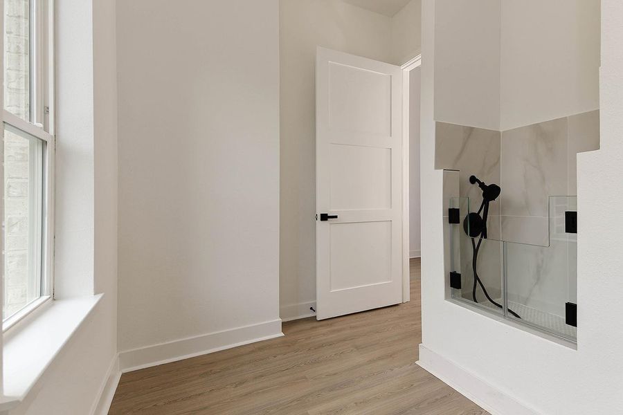 Spacious, unfurnished interior of a new home in , Conroe (Image 20).