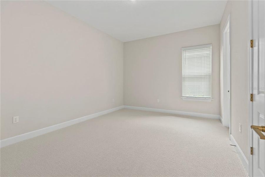 Spacious, unfurnished interior of a new home in , Sarasota (Image 30).