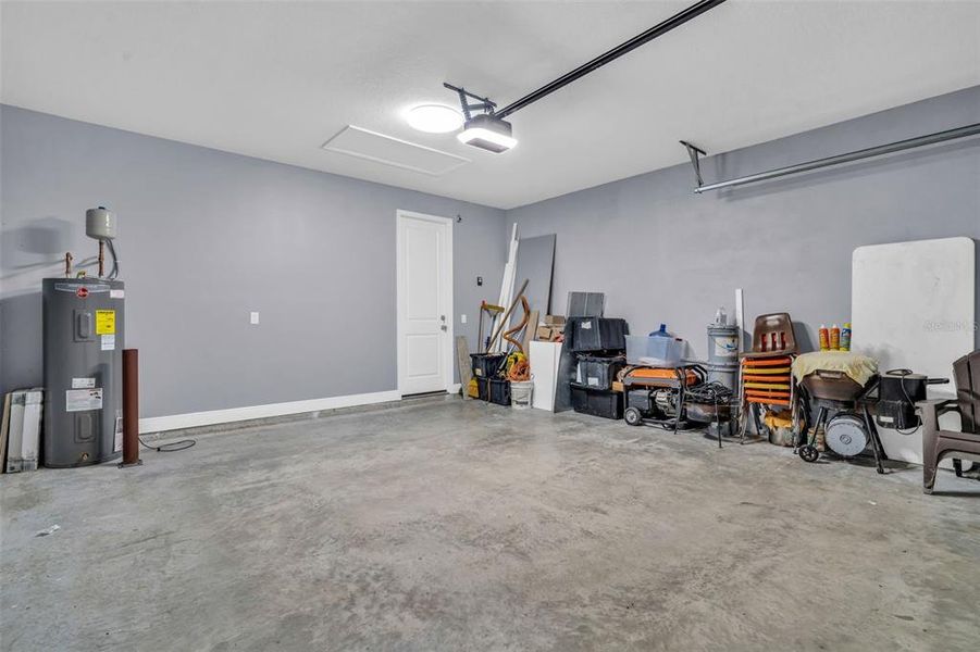 Spacious, unfurnished interior of a new home in , Okeechobee (Image 16).