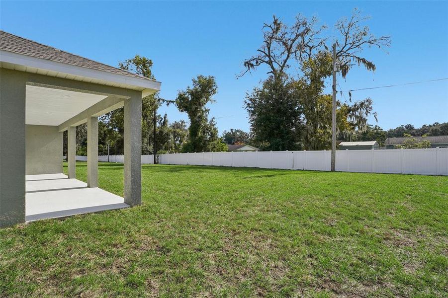 Exterior details and patio area of a home in Sable Run, Ocala (Image 17).