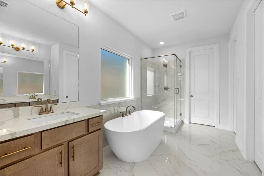 Furnished interior view inside a new home in Cross Creek West, Fulshear (Image 7).