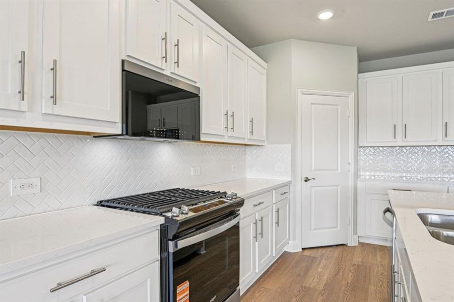 Photo is not of the actual home, but is an inspirational photo of builder’s model home and may depict options, furnishings, and/or decorator features that are not included. Photo is not of the actual home, but is an inspirational photo of builder’s model home and may depict options, furnishings, and/or decorator features that are not included.