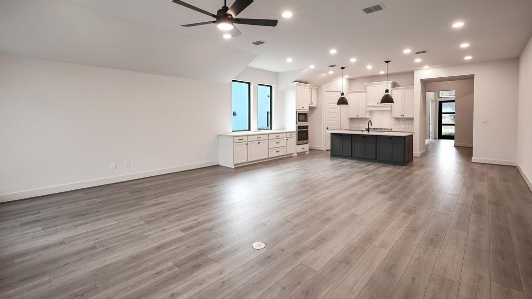 Spacious, unfurnished interior of a new home in La Cima 60', San Marcos (Image 12). Spacious, unfurnished interior of a new home in La Cima 60', San Marcos (Image 12).